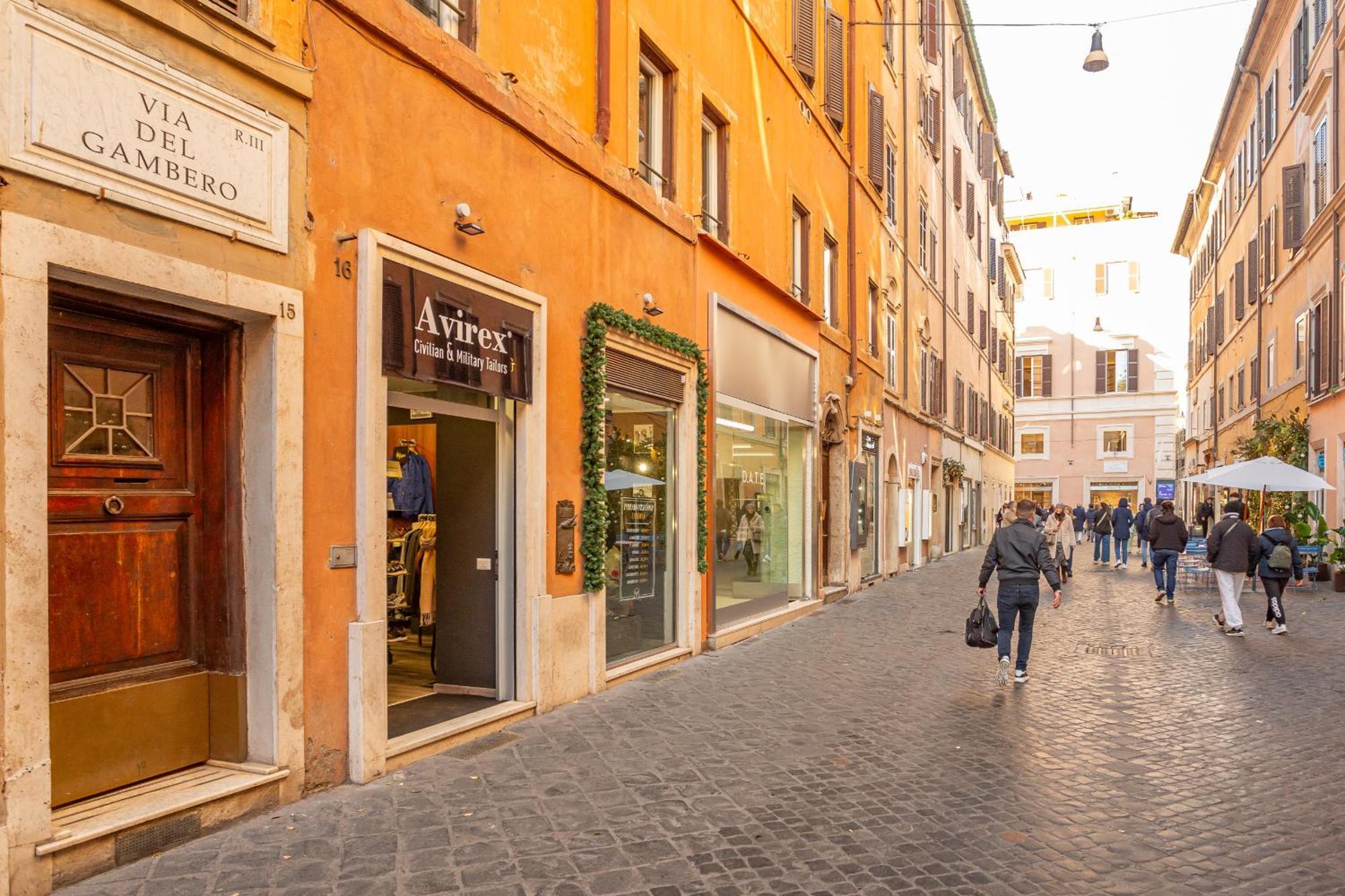 Chic Spanish Steps Retreat Roma