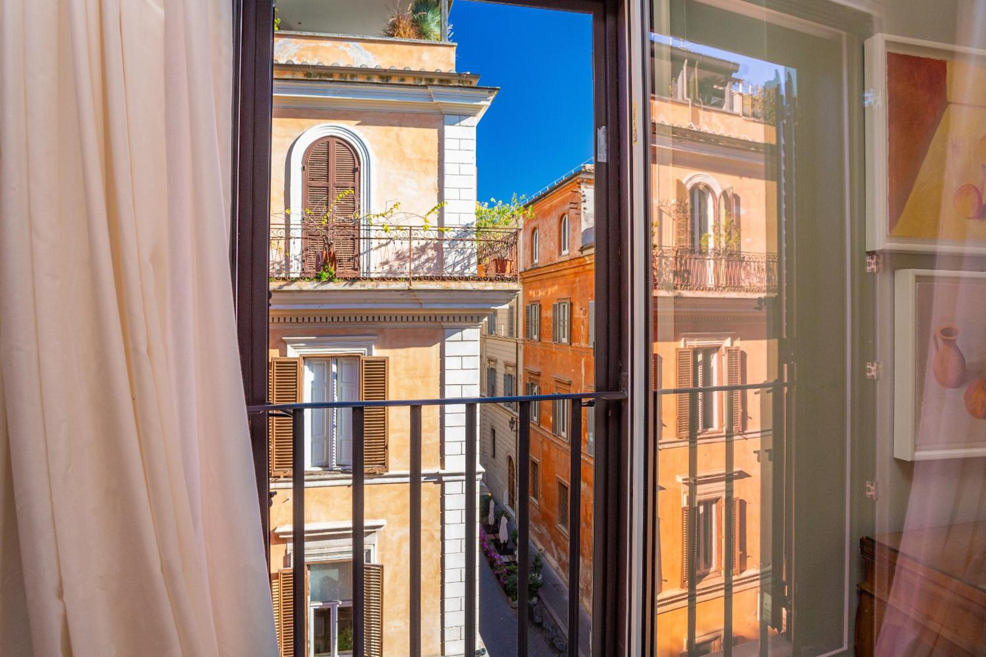 Appartamento Chic Spanish Steps Retreat