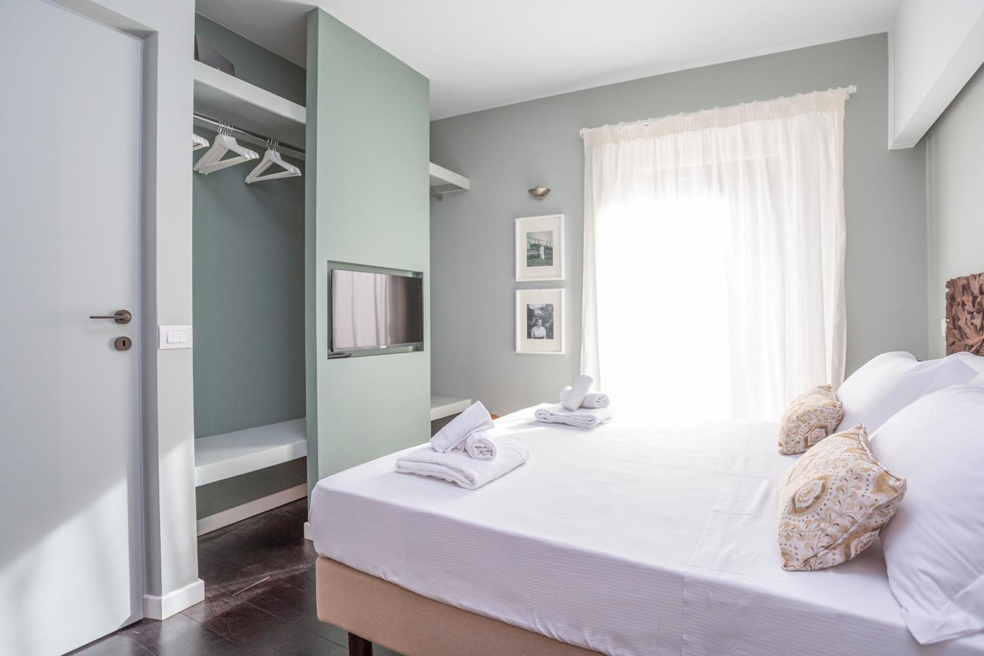 Chic Spanish Steps Retreat Rome