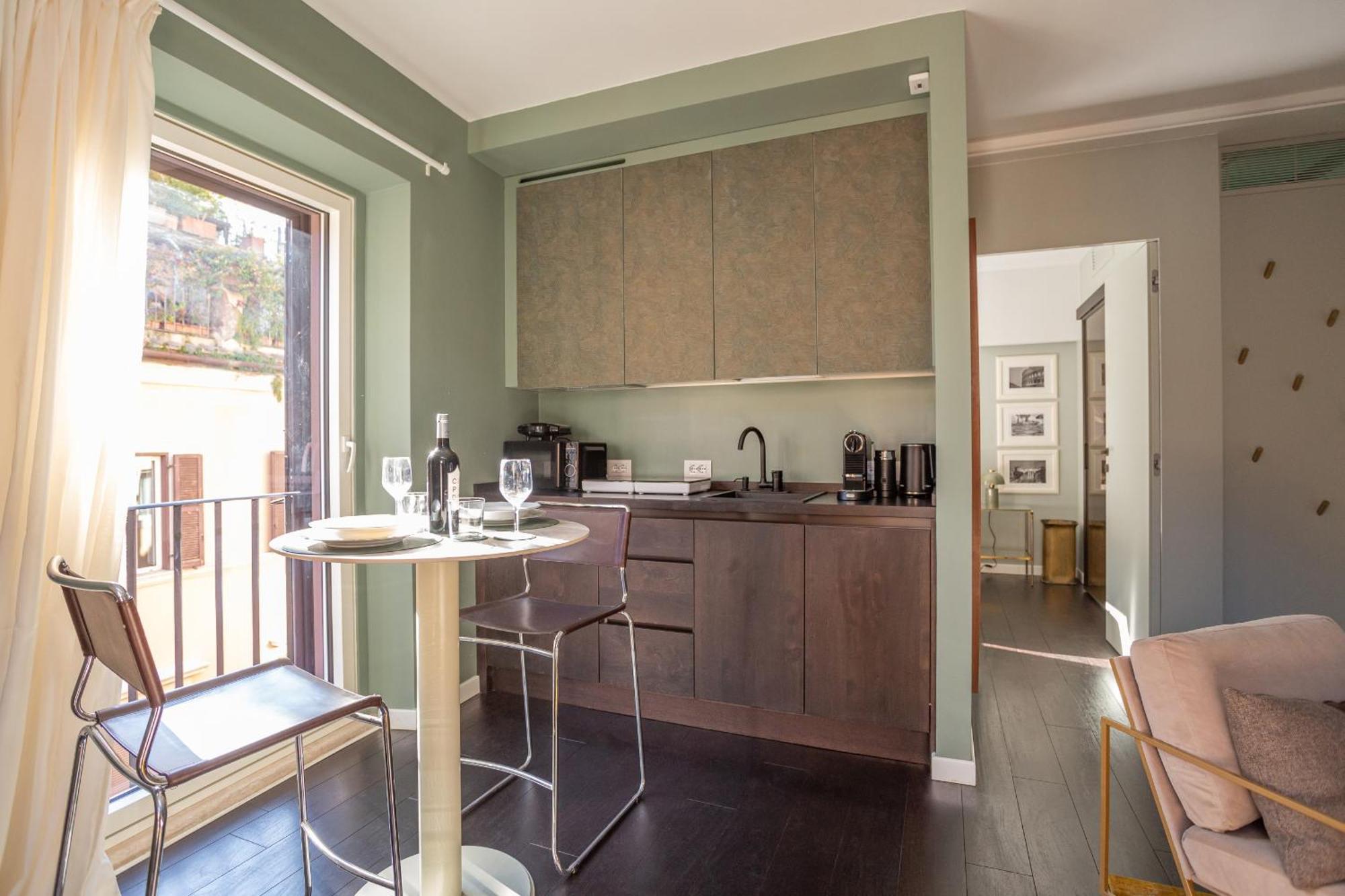 Chic Spanish Steps Retreat Roma