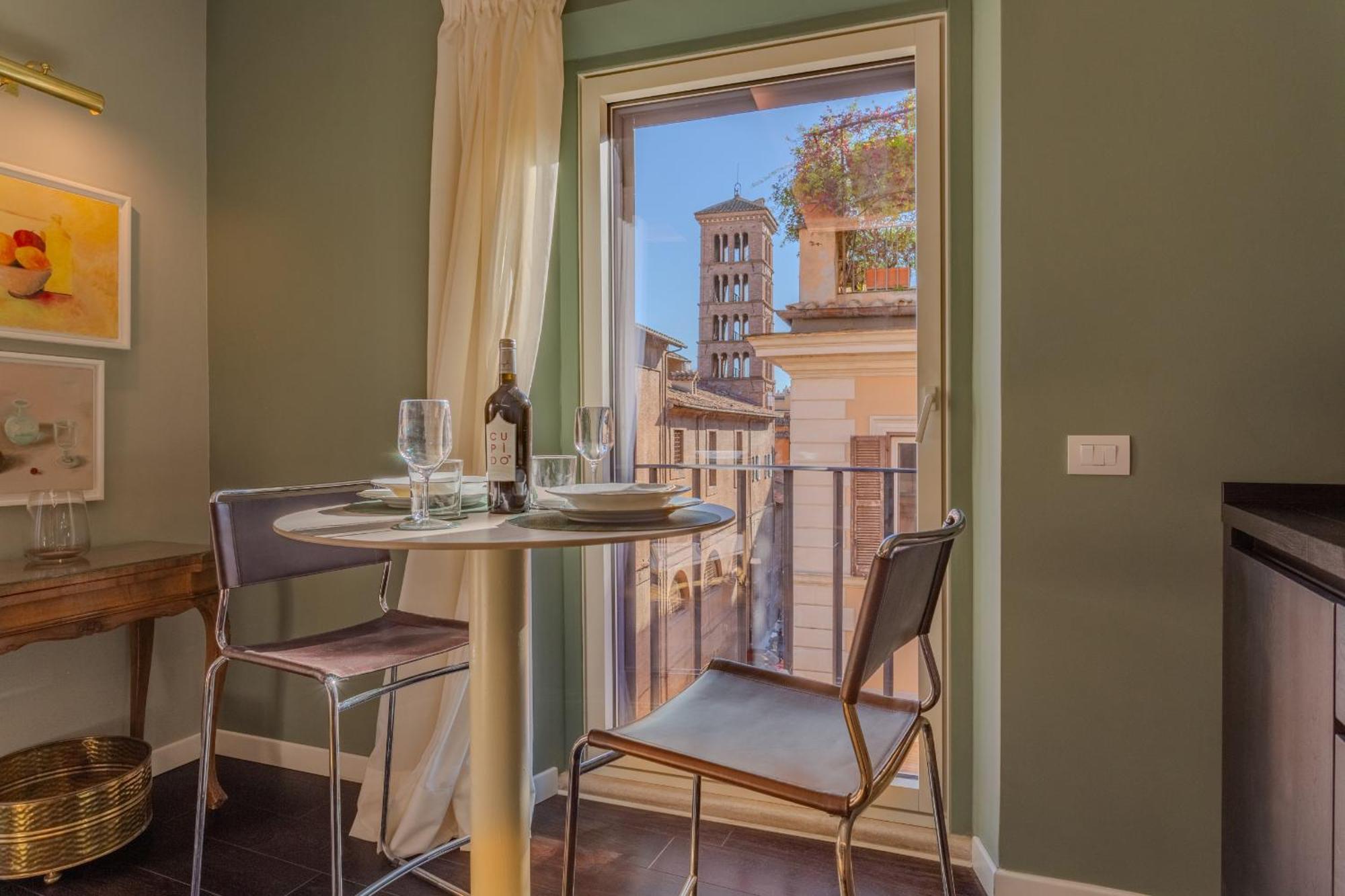 Appartamento Chic Spanish Steps Retreat