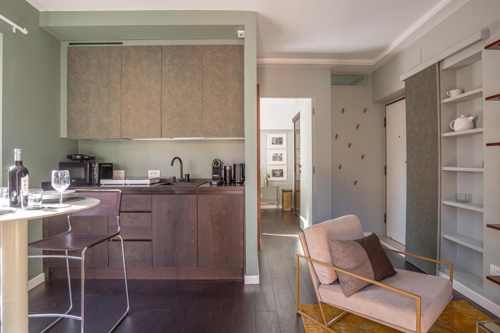 Chic Spanish Steps Retreat Appartamento