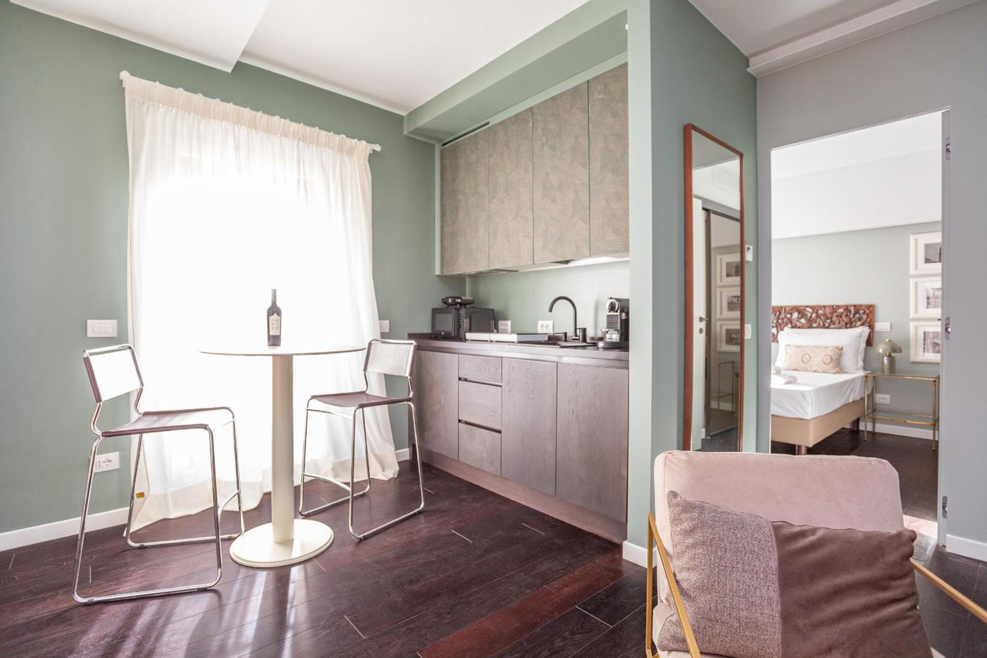 Chic Spanish Steps Retreat Appartamento *