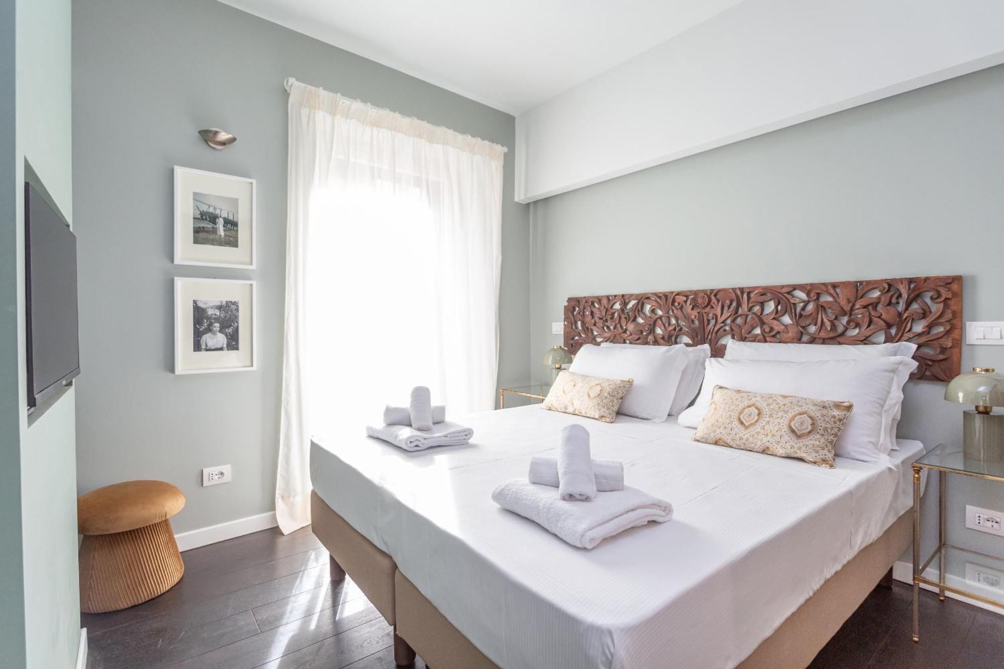 Chic Spanish Steps Retreat Rome